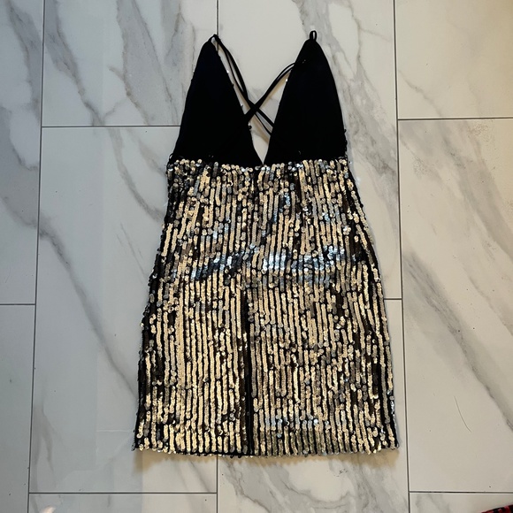 Metallic Sequin Embellished V-neck Strappy Cocktail Mini Cocktail Dress - Picture 6 of 6